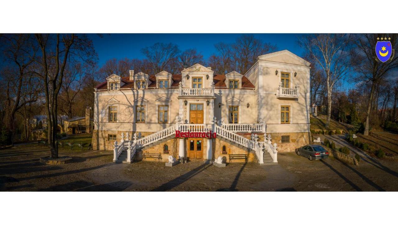 Palac Tarnowskich Ostrowiec Swietokrzyski Bagian luar foto