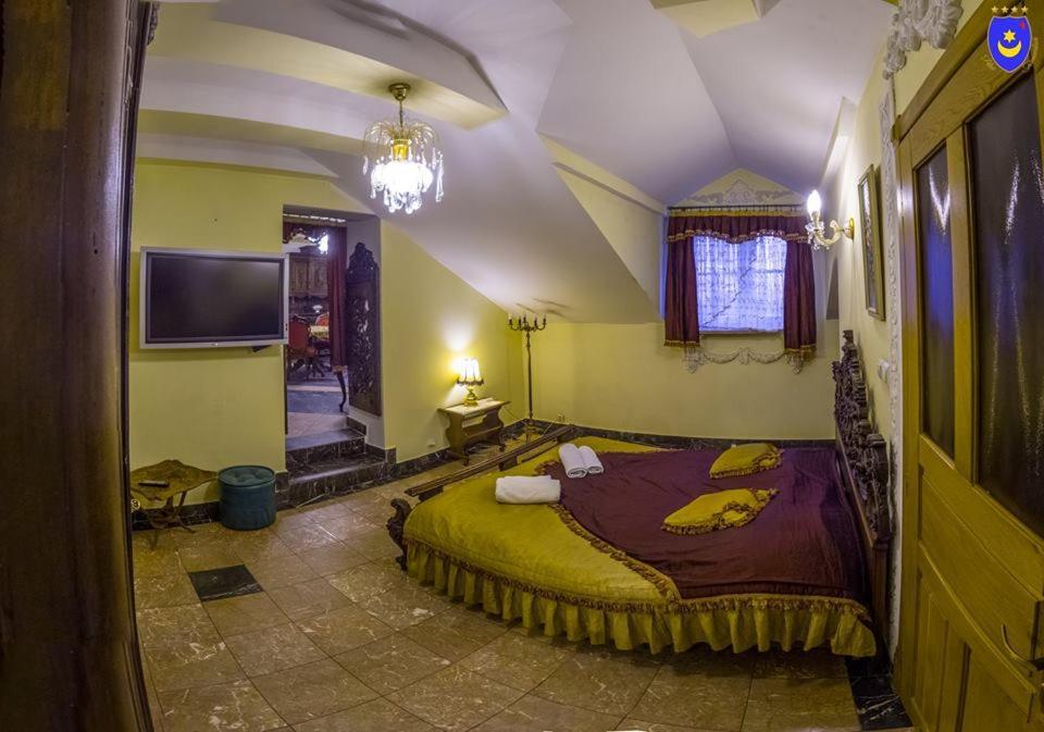 Palac Tarnowskich Ostrowiec Swietokrzyski Bagian luar foto